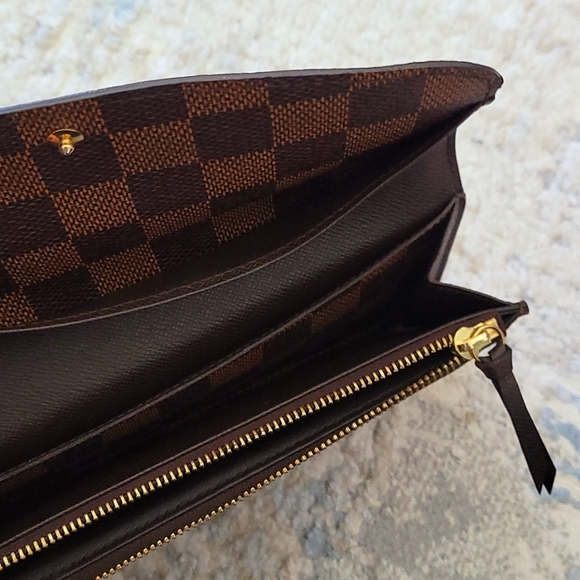 Louis Vitton Emilie Wallet - Picture 4 of 6